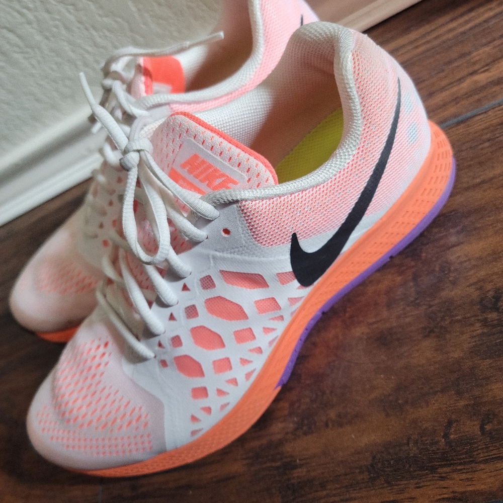 Size 9.5 women's nikes